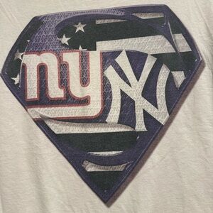 Vintage Y2K Fruit Of The Loom Superman NY Yankees NY Giants Graphic Tee.